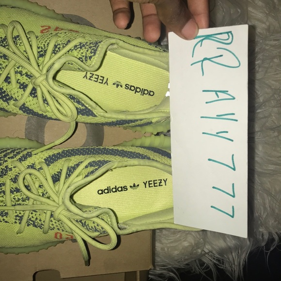 Yeezy 350 - Picture 3 of 7